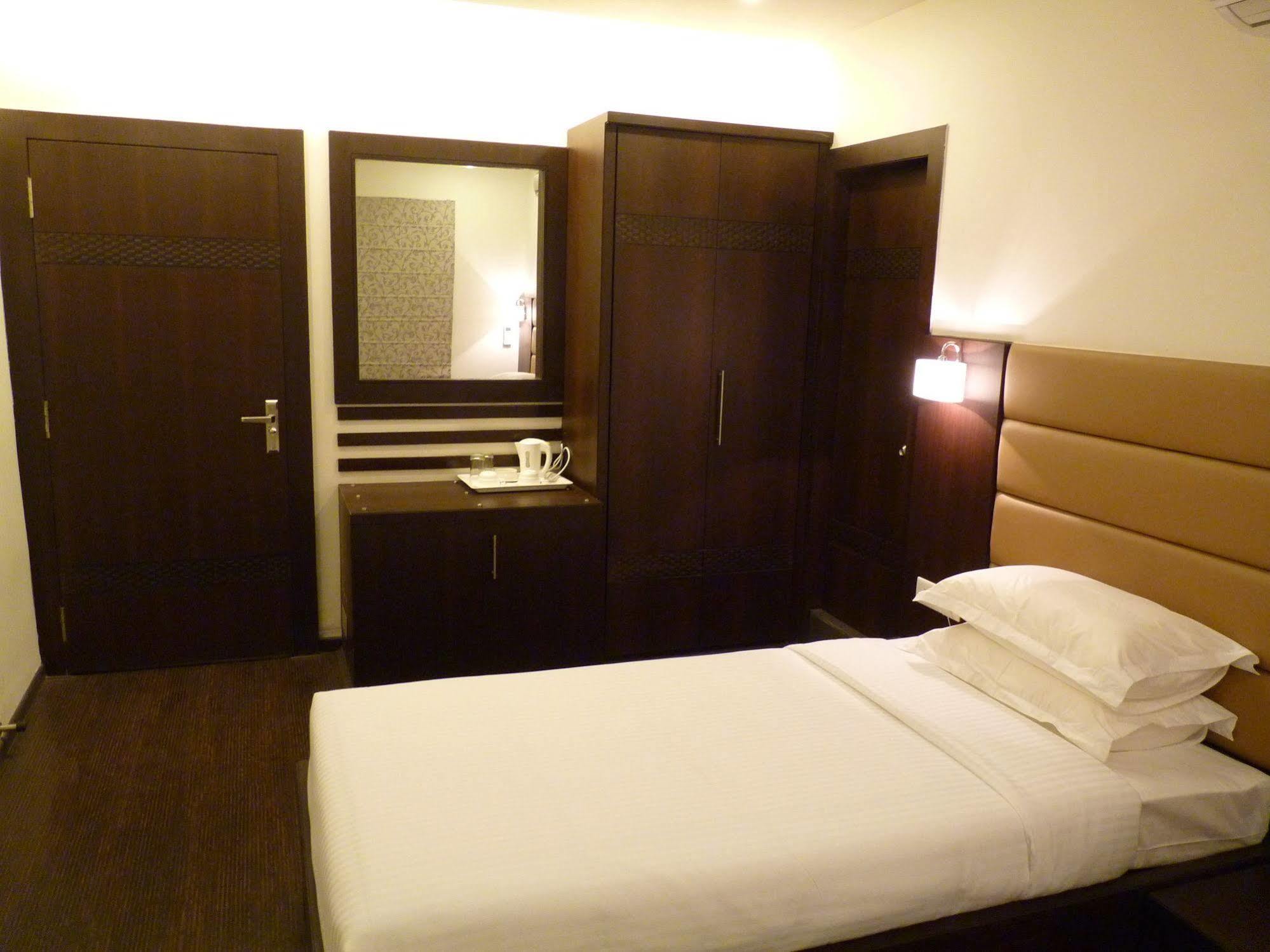 Treebo Trend Hotel Relax Inn 加尔各答 外观 照片