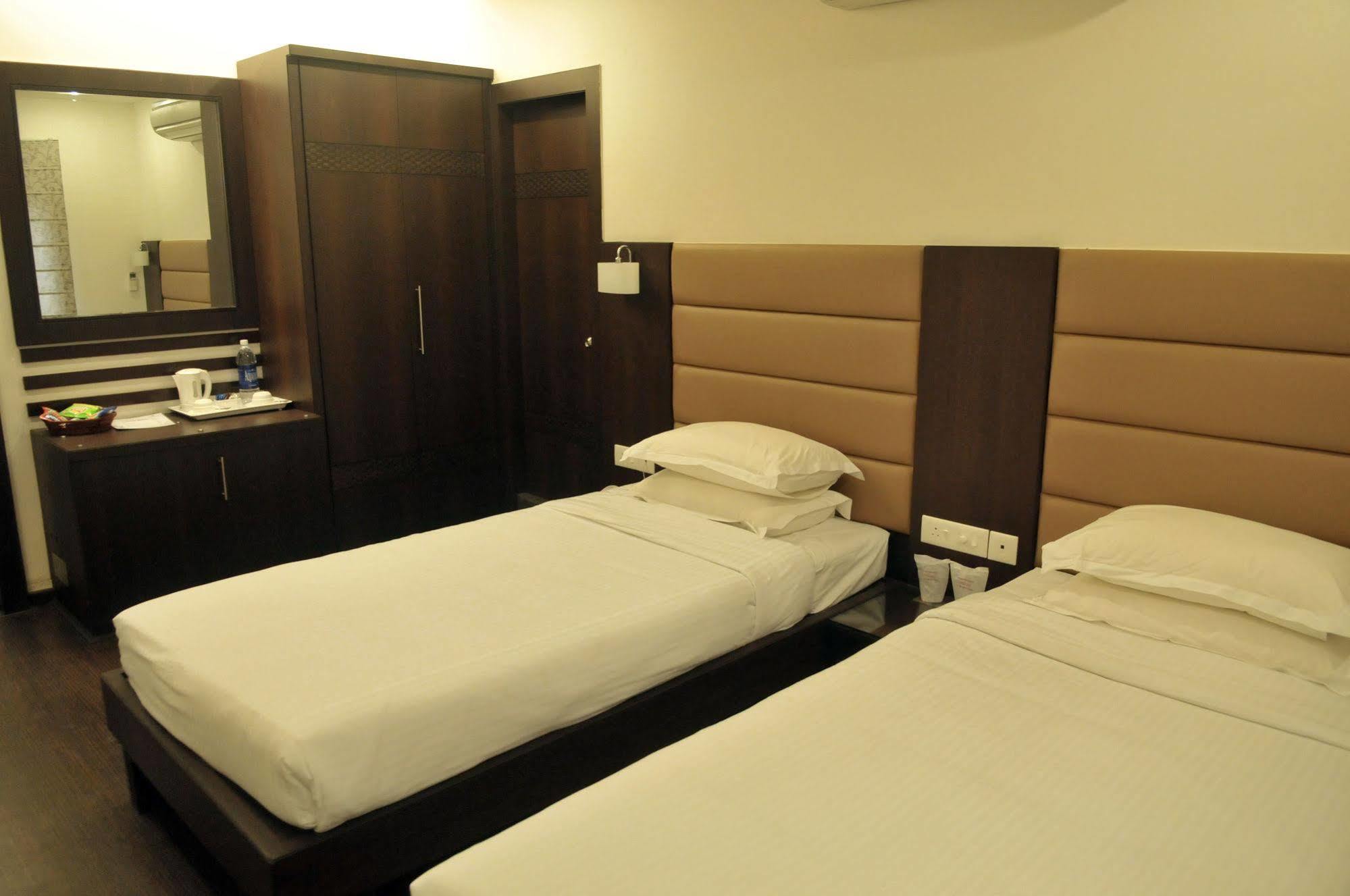 Treebo Trend Hotel Relax Inn 加尔各答 外观 照片