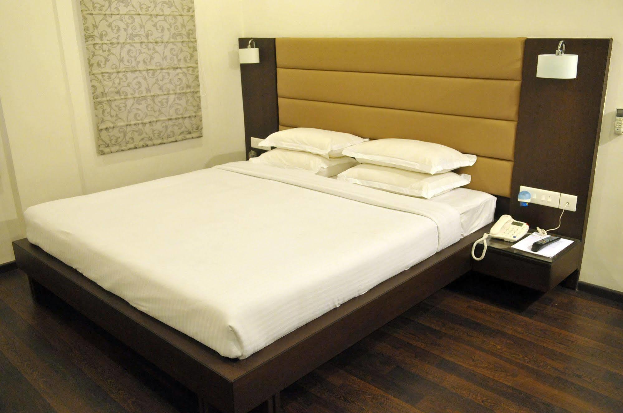 Treebo Trend Hotel Relax Inn 加尔各答 外观 照片